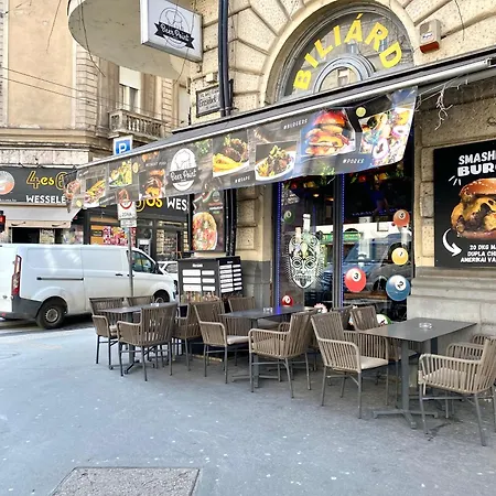 Amazing Swedish 3 In The Center Budapešť