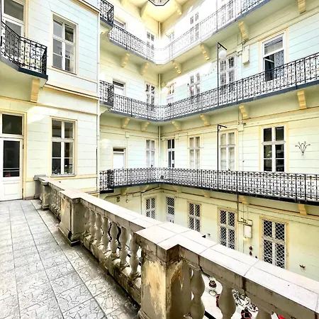 Amazing Swedish 3 In The Center * Budapest